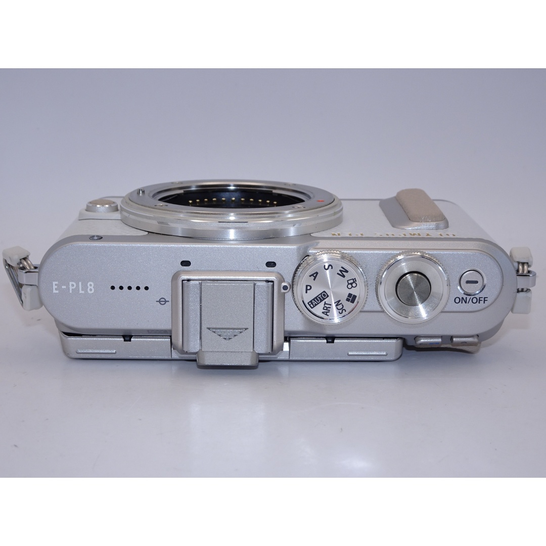【外観特上級】OLYMPUS ミラーレス一眼 E-PL8 ボディー ホワイト スマホ/家電/カメラのカメラ(ミラーレス一眼)の商品写真
