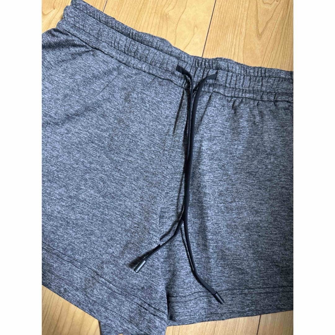 lululemon(ルルレモン)のルルレモン　lululemon ショートパンツ　グレー　ヨガ　ピラティス　ジム メンズのパンツ(ショートパンツ)の商品写真