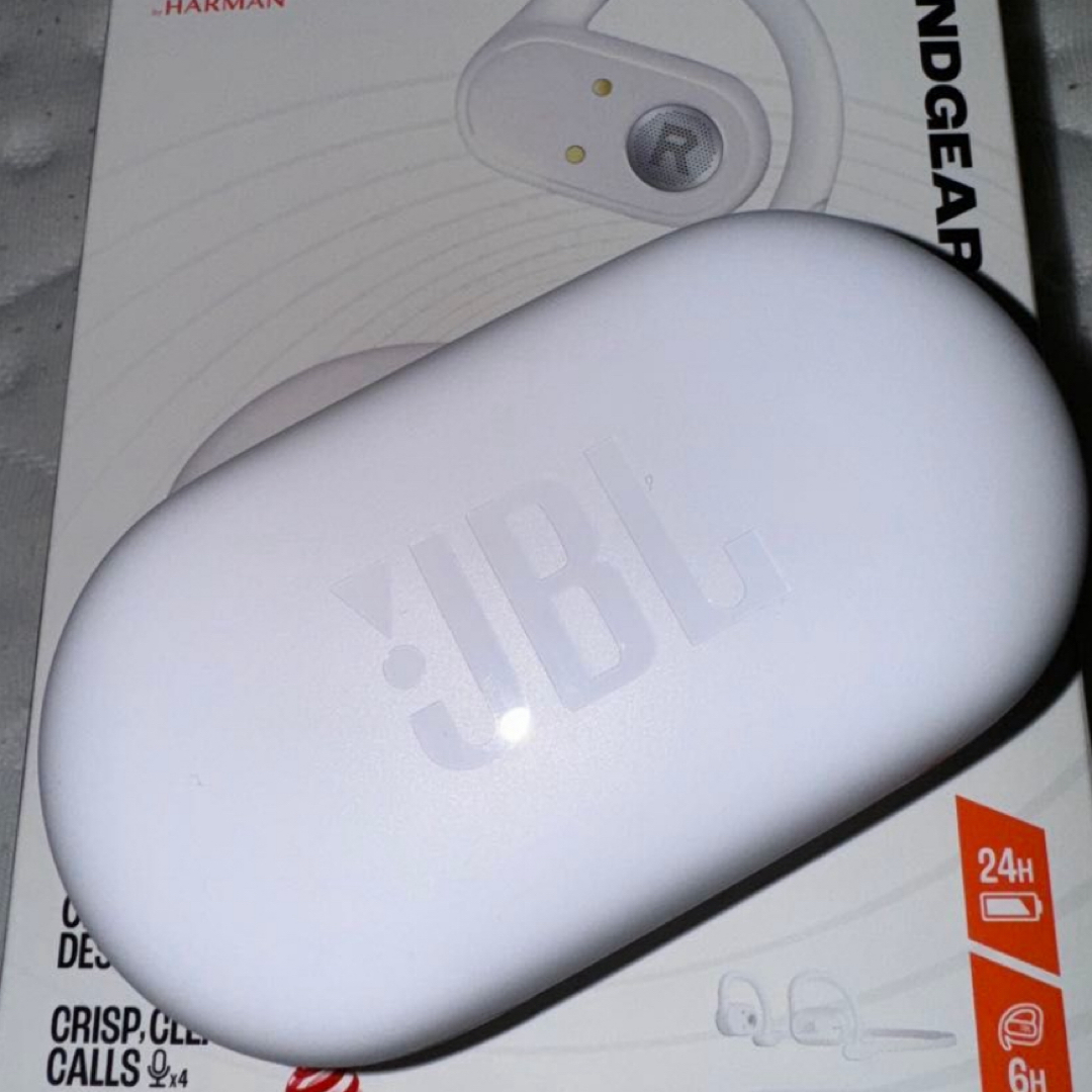 JBL イヤホン SOUNDGEAR SENSE WHITE スマホ/家電/カメラのオーディオ機器(ヘッドフォン/イヤフォン)の商品写真