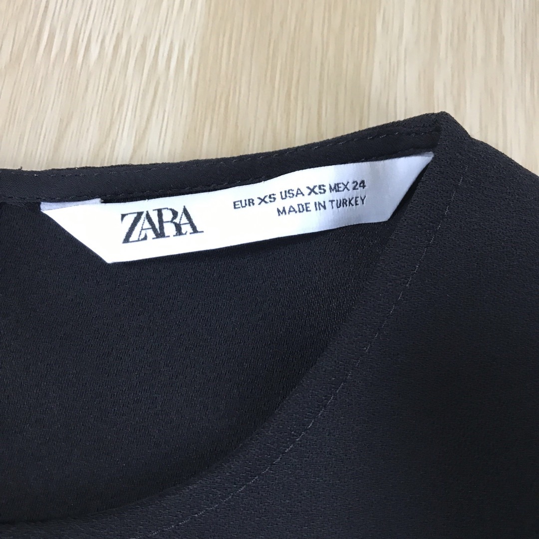 ZARA(ザラ)のZARA ザラ　レディース　ブラック　XSサイズ メンズのトップス(Tシャツ/カットソー(半袖/袖なし))の商品写真