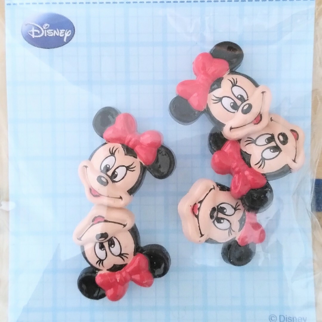 Disney(ディズニー)の飾りボタン  ミニーマウス  2袋  新品 ハンドメイドの素材/材料(各種パーツ)の商品写真