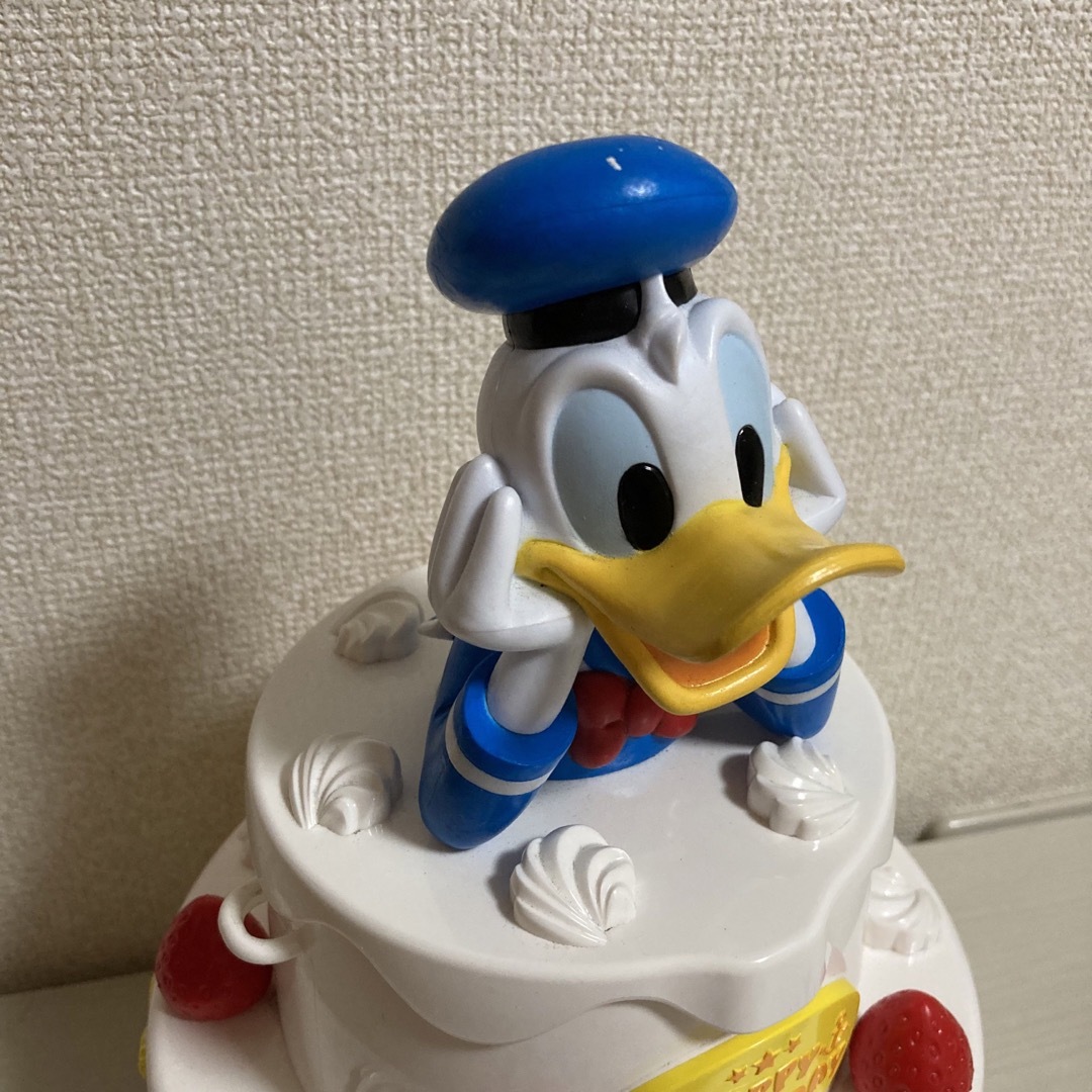 Disney(ディズニー)のドナルドダック　ハッピーバースデー　ポップコーンバケット エンタメ/ホビーのおもちゃ/ぬいぐるみ(キャラクターグッズ)の商品写真