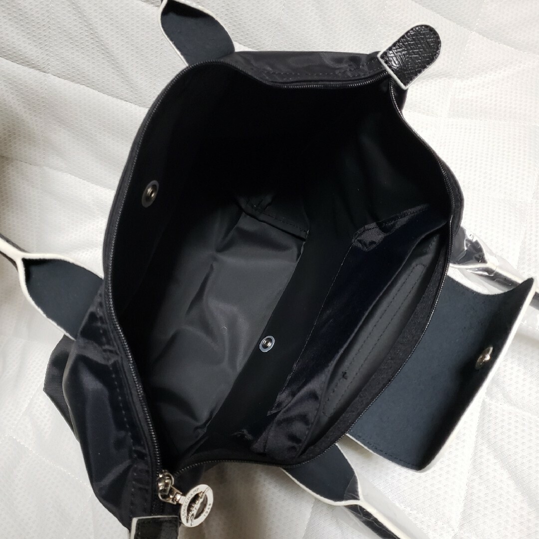 LONGCHAMP(ロンシャン)の【新品】ロンシャン ル プリアージュ トートバッグ  M  ブラック白刺繍 レディースのバッグ(トートバッグ)の商品写真