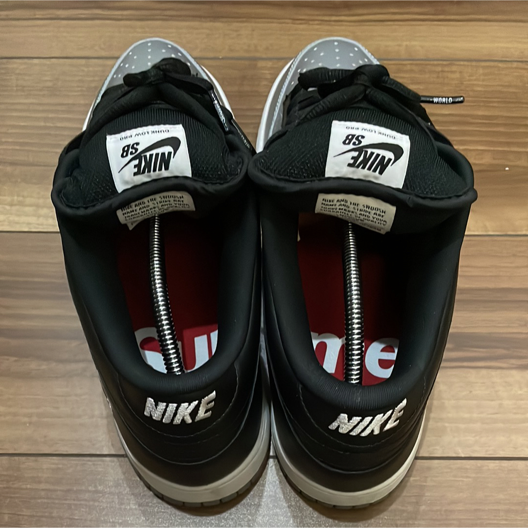 シュプリーム × ナイキ ダンク ロー "メタリック シルバー/ブラック" メンズの靴/シューズ(スニーカー)の商品写真