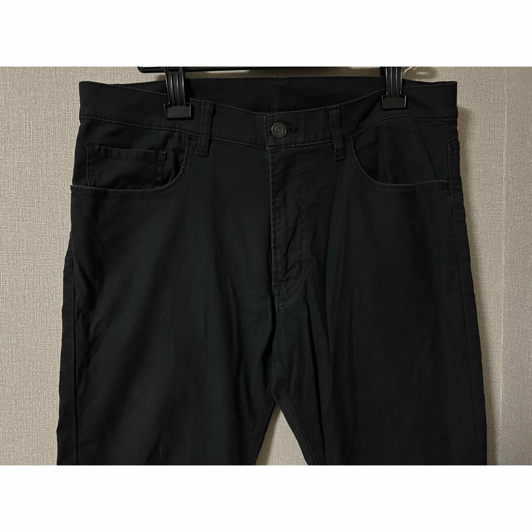 UNIQLO(ユニクロ)のUNIQLO カラーパンツ　ブラック　ストレッチ　M メンズのパンツ(その他)の商品写真