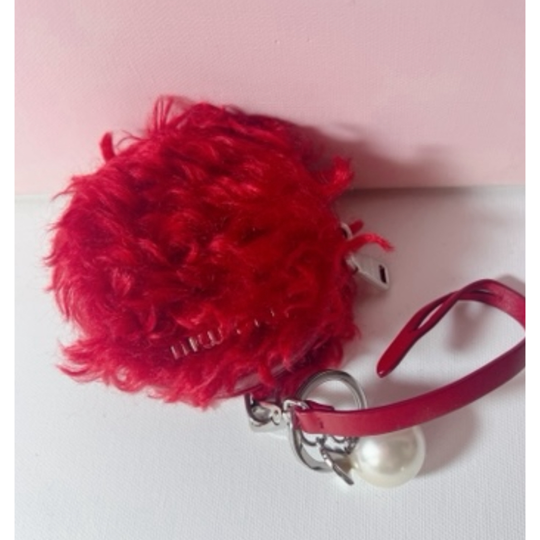 miumiu(ミュウミュウ)の新品同様　ミュウミュウ　ポーチ　チャーム　小銭入れ　赤　真珠  miumiu  レディースのファッション小物(財布)の商品写真