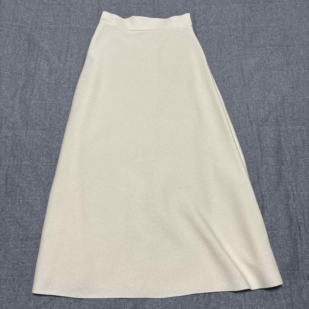 GU(ジーユー)のGU 345572 Sサイズ　ホワイト　フレアミディニットスカート レディースのスカート(ロングスカート)の商品写真