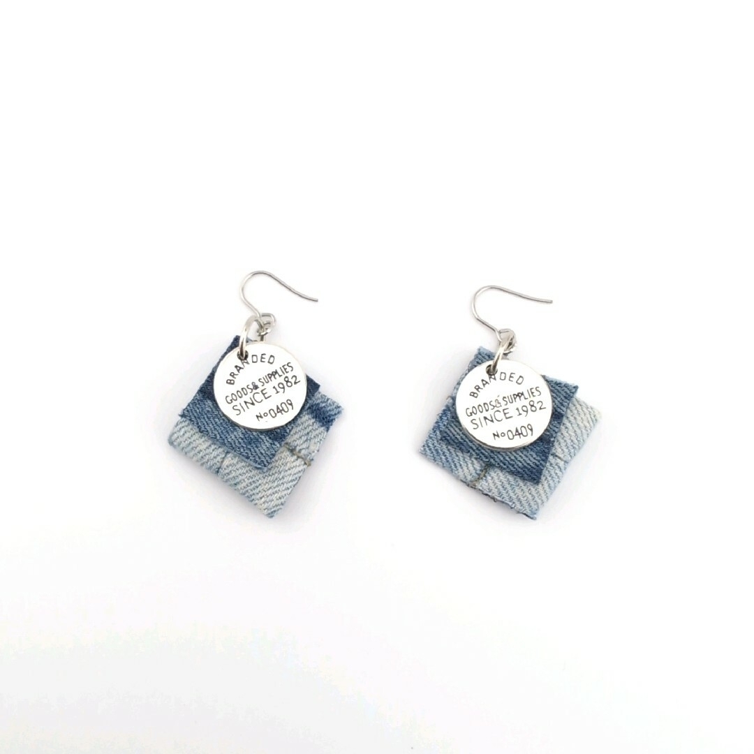 Denim × silver ピアス(イヤリング) ハンドメイドのアクセサリー(ピアス)の商品写真