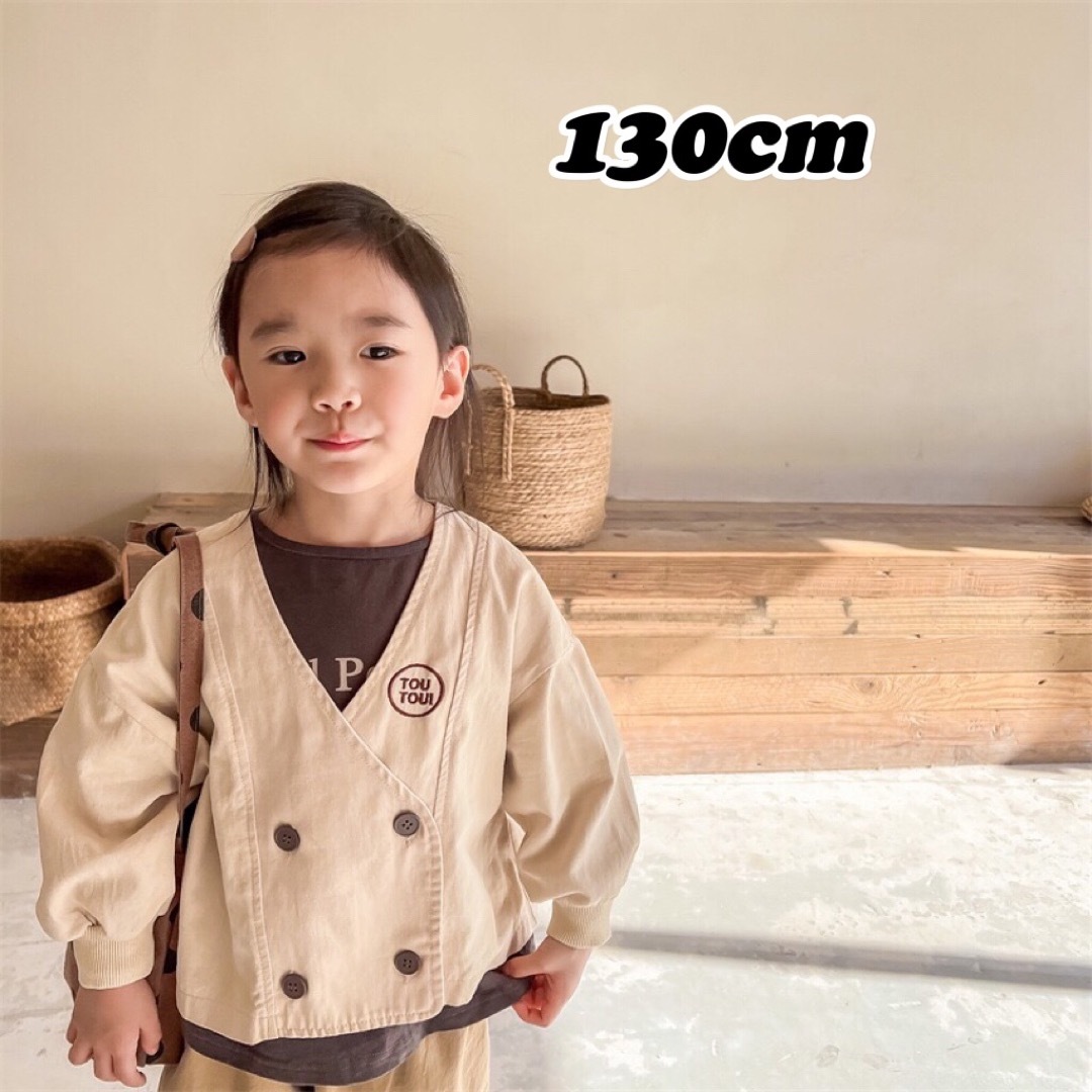 韓国子供服　春ぽいダブルボダン付きジャケット　ベージュ キッズ/ベビー/マタニティのキッズ服男の子用(90cm~)(ジャケット/上着)の商品写真