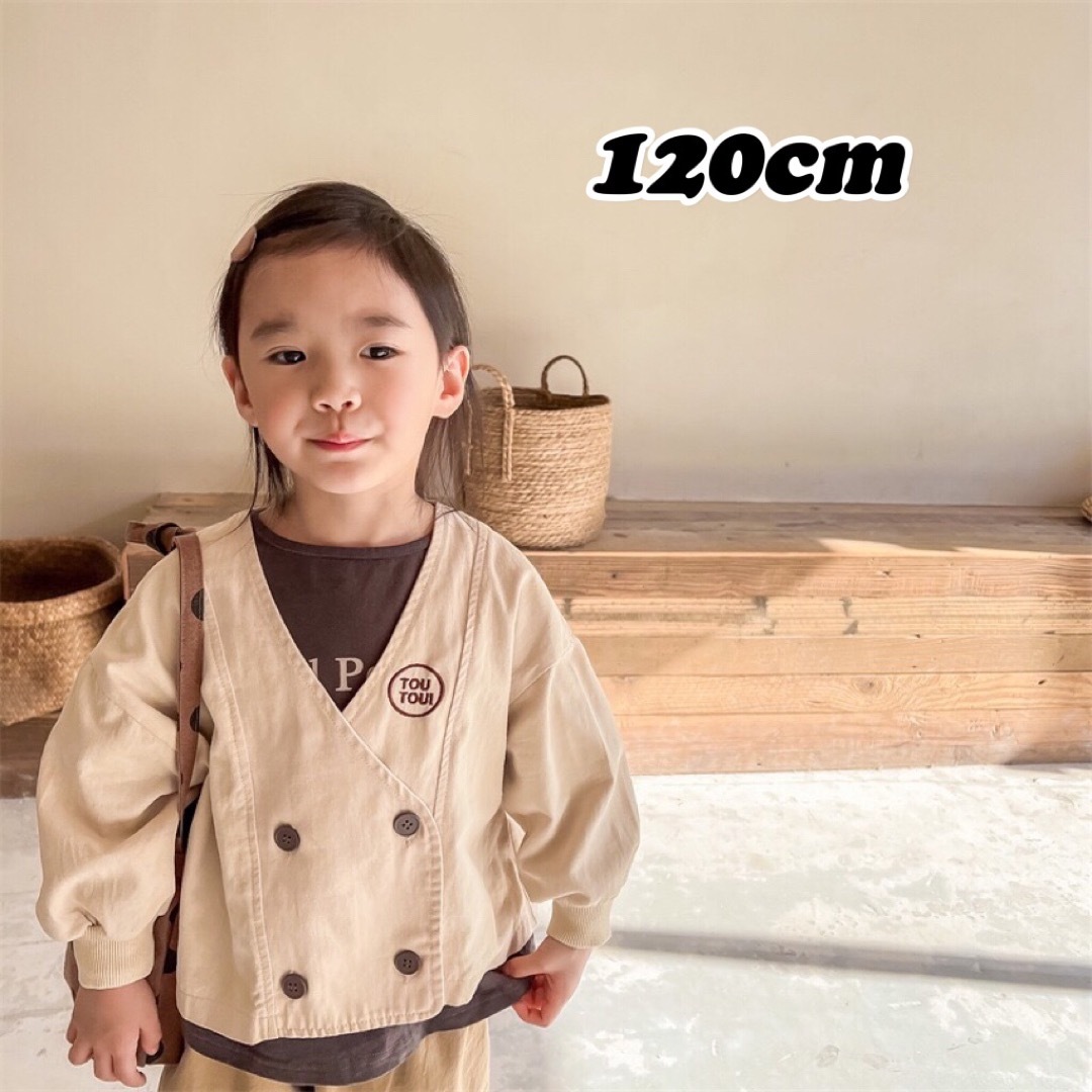 韓国子供服　春ぽいダブルボダン付きジャケット　ベージュ キッズ/ベビー/マタニティのキッズ服男の子用(90cm~)(ジャケット/上着)の商品写真