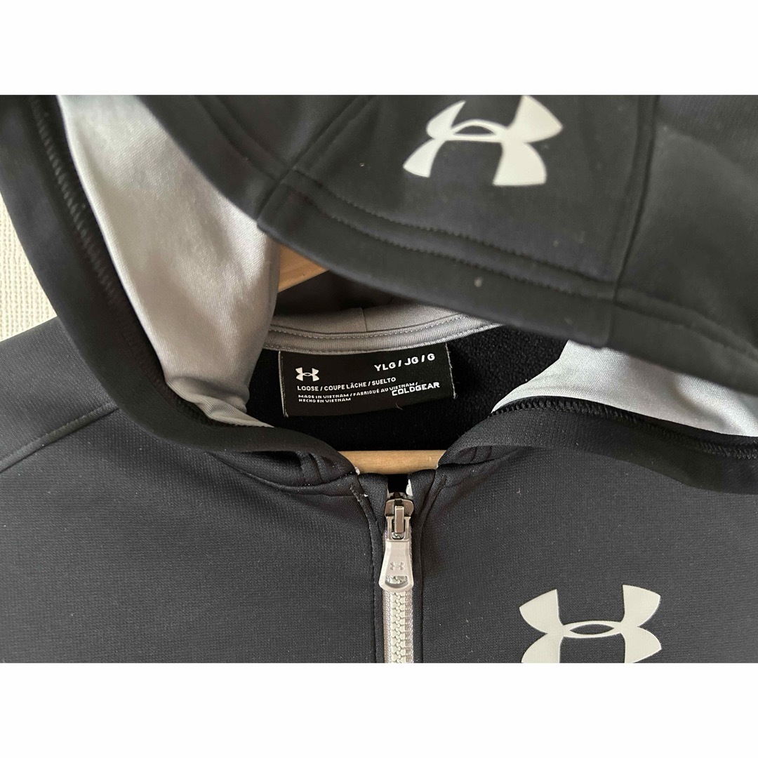 UNDER ARMOUR(アンダーアーマー)のUNDER ARMOUR アンダーアーマー パーカー ジュニア150【美品】 キッズ/ベビー/マタニティのキッズ服男の子用(90cm~)(ジャケット/上着)の商品写真