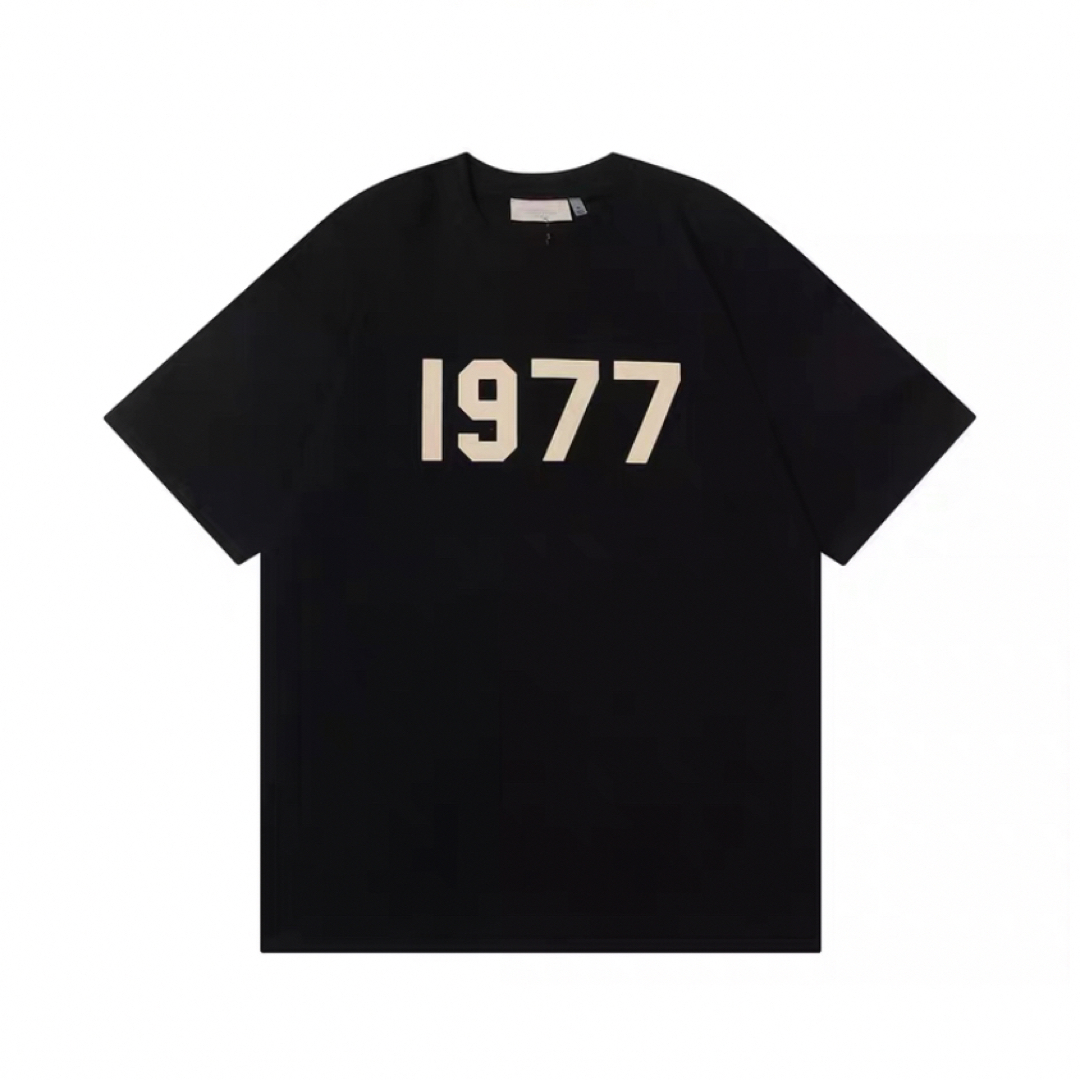 Essential(エッセンシャル)のFear Of God Essentials 1977 メンズのトップス(Tシャツ/カットソー(半袖/袖なし))の商品写真