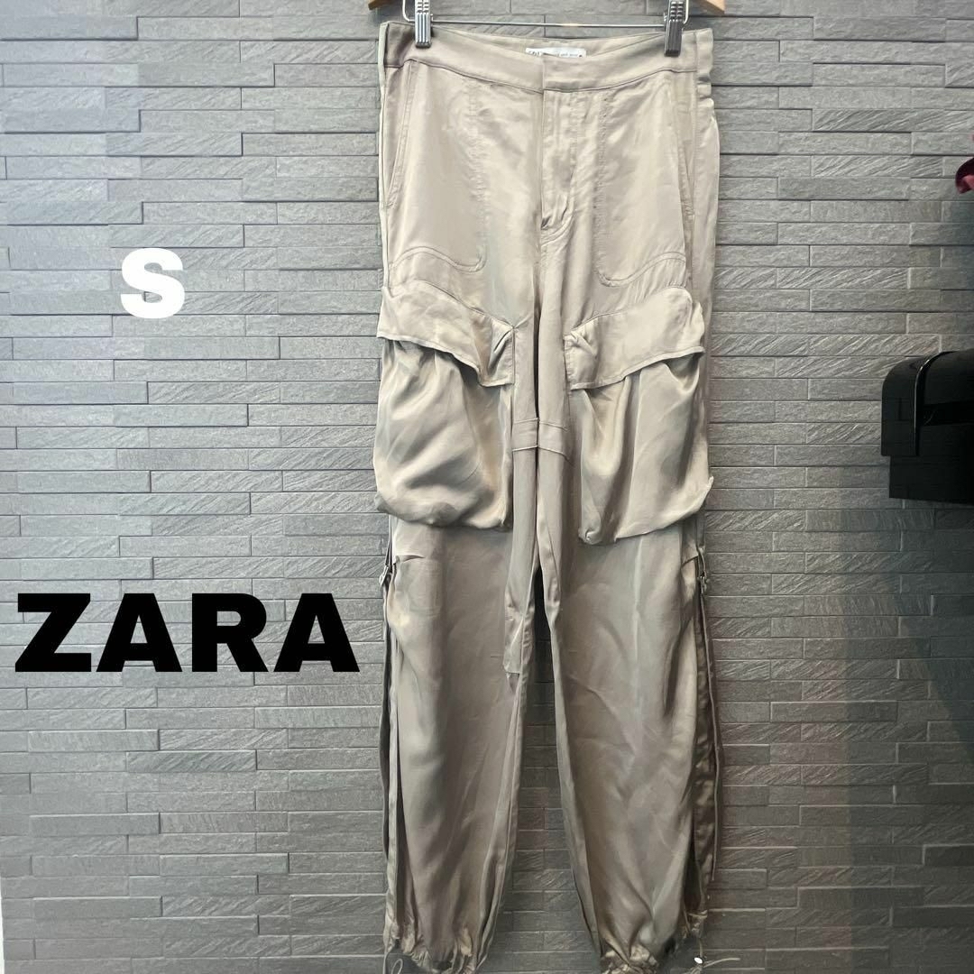 ZARA(ザラ)のザラ ZARA サテン ワイドパンツ イージー　ジョガーパンツ ボトムス 光沢 レディースのパンツ(カジュアルパンツ)の商品写真