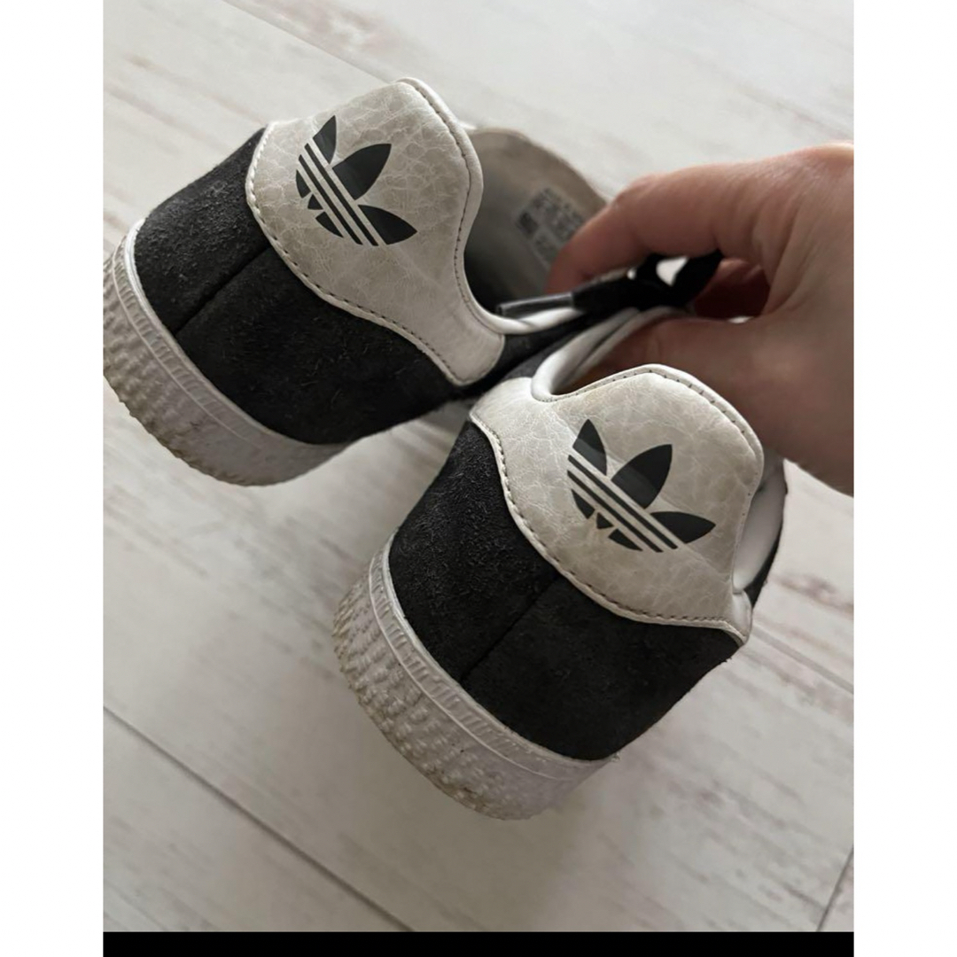 adidas(アディダス)のアディダススニーカーガゼル　19センチ キッズ/ベビー/マタニティのキッズ靴/シューズ(15cm~)(スニーカー)の商品写真