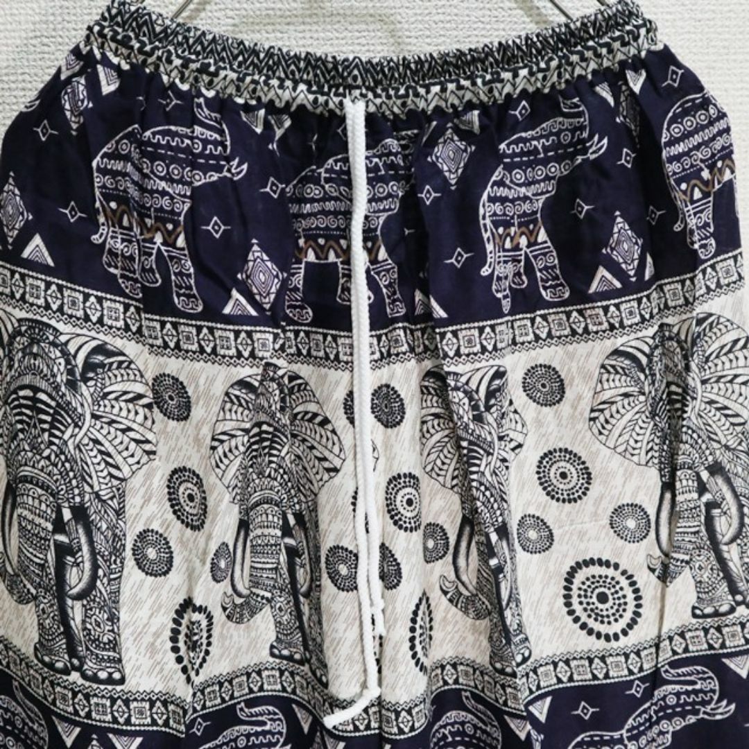 【新品】タイパンツ　前向きの象と横向きの象　ボーダー風　紺 メンズのパンツ(サルエルパンツ)の商品写真