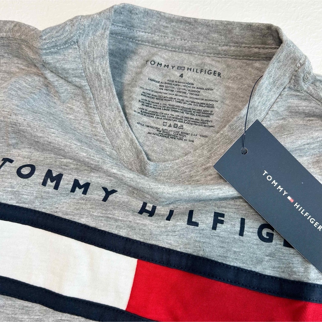 TOMMY HILFIGER(トミーヒルフィガー)のトミーヒルフィガー 半袖Tシャツ グレー 4T/110 キッズ/ベビー/マタニティのキッズ服男の子用(90cm~)(Tシャツ/カットソー)の商品写真