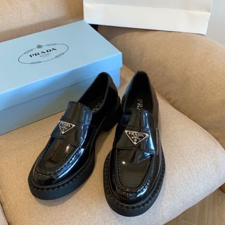 プラダ(PRADA)の人気<プラダ>ローファー(ローファー/革靴)