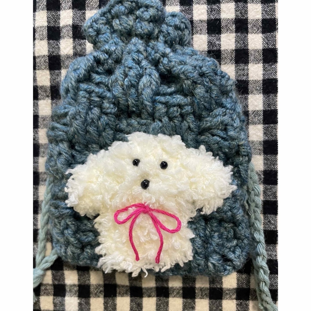 バスケット編みの白い犬の巾着　犬　ポーチ ハンドメイドのファッション小物(ポーチ)の商品写真
