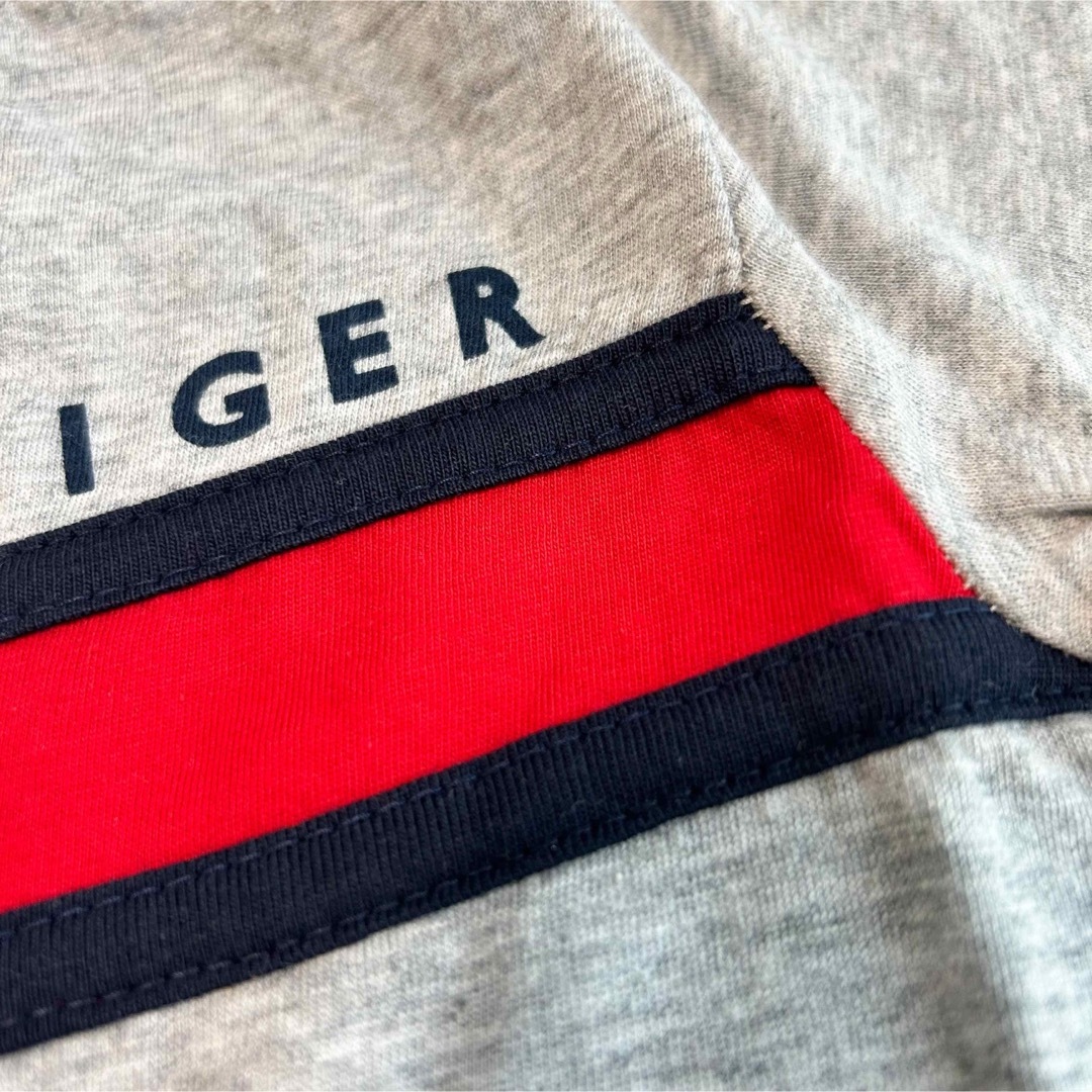 TOMMY HILFIGER(トミーヒルフィガー)のトミーヒルフィガー 半袖Tシャツ グレー 5/115 キッズ/ベビー/マタニティのキッズ服男の子用(90cm~)(Tシャツ/カットソー)の商品写真