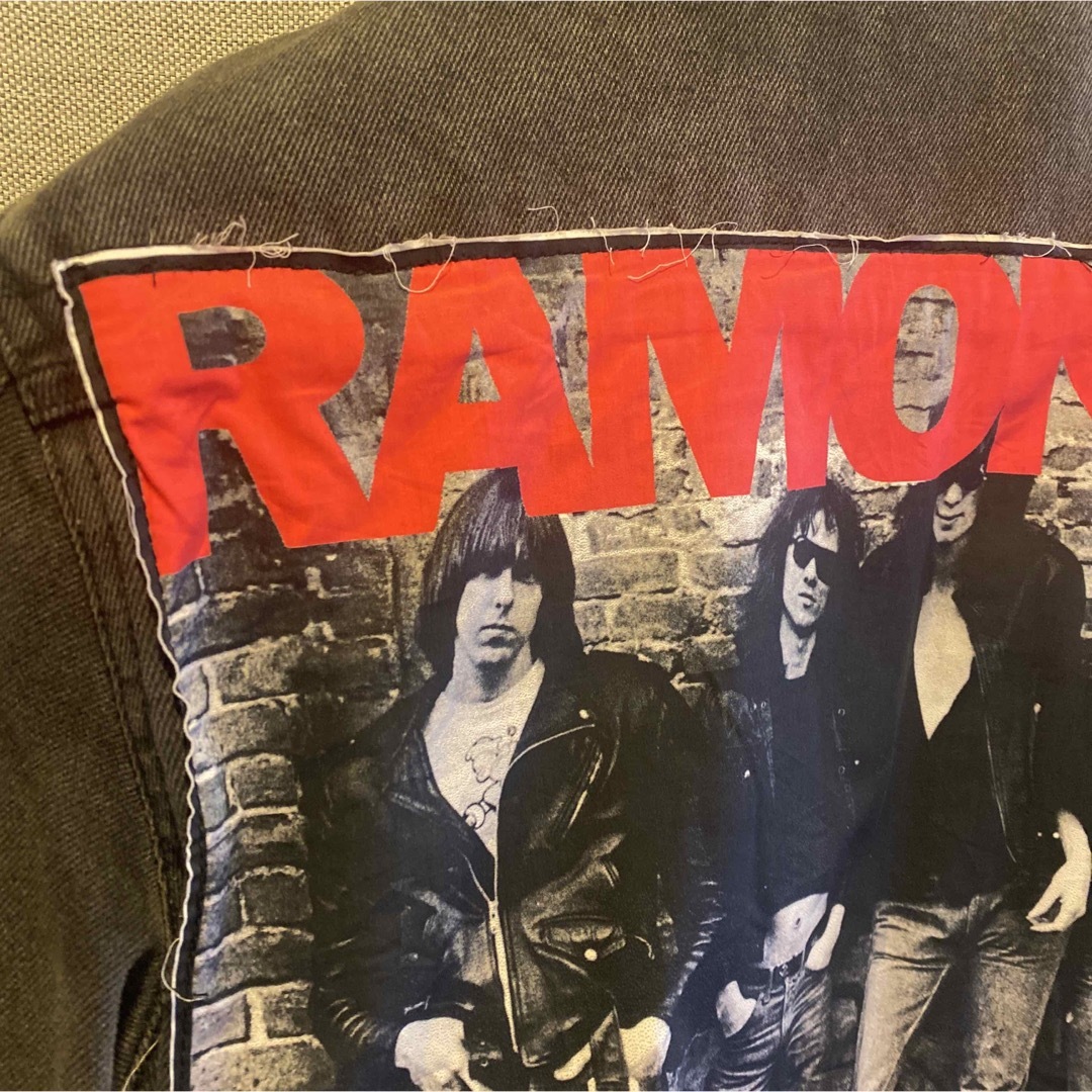 FOREVER 21(フォーエバートゥエンティーワン)のRAMONES ラモーンズ　Gジャン　デニムジャケット　forever21 レディースのジャケット/アウター(Gジャン/デニムジャケット)の商品写真