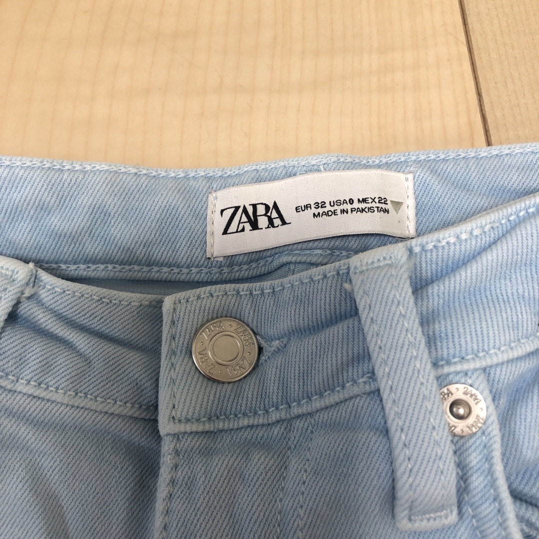 ZARA(ザラ)のZARA ザラ　水色　デニムパンツ  ジーンズ　切りっぱなし　レディース　S レディースのパンツ(デニム/ジーンズ)の商品写真