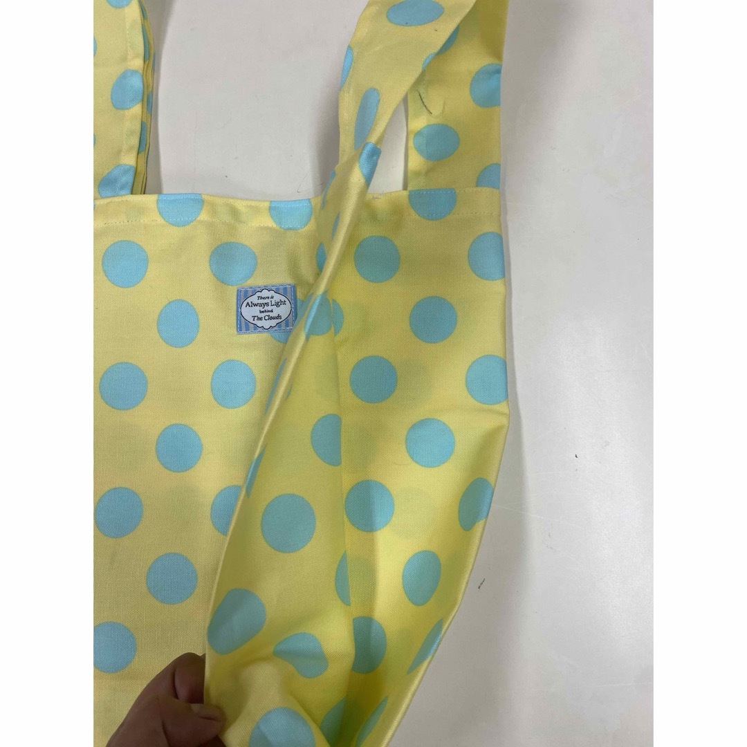 ハンドメイドエコバッグ　コンビニサイズ　水玉　黄色 レディースのバッグ(エコバッグ)の商品写真