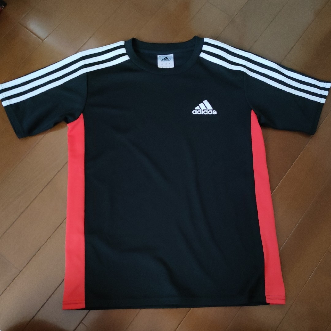 adidas(アディダス)のアディダス　半袖Tシャツ　150㌢ キッズ/ベビー/マタニティのキッズ服男の子用(90cm~)(Tシャツ/カットソー)の商品写真