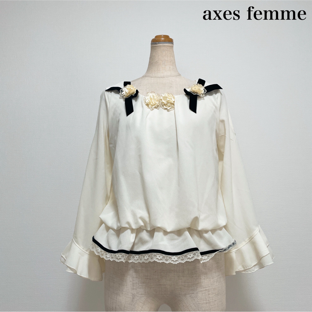 axes femme POETIQUE(アクシーズファムポエティック)のaxes femme お花×リボンデザインブラウス アイボリー ロリータ 量産型 レディースのトップス(シャツ/ブラウス(長袖/七分))の商品写真