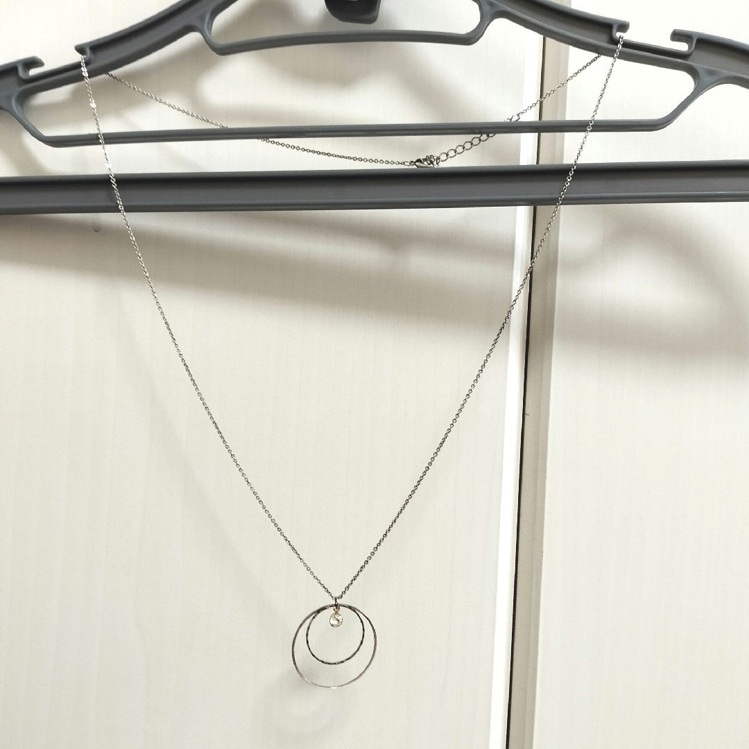 ラインストーン付 ネックレス サークルモチーフ レディースのアクセサリー(ネックレス)の商品写真