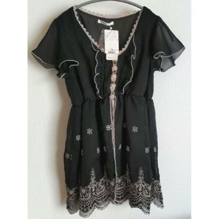 アクシーズファム(axes femme)の【新品・タグ付き】axes femme  シフォン刺繍スリットブラウス(シャツ/ブラウス(半袖/袖なし))