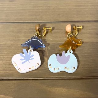 ユニバーサルスタジオジャパン(USJ)のUSJ ジュラシックワールド アクリルイアリング 耳飾り 恐竜 美品(イヤリング)