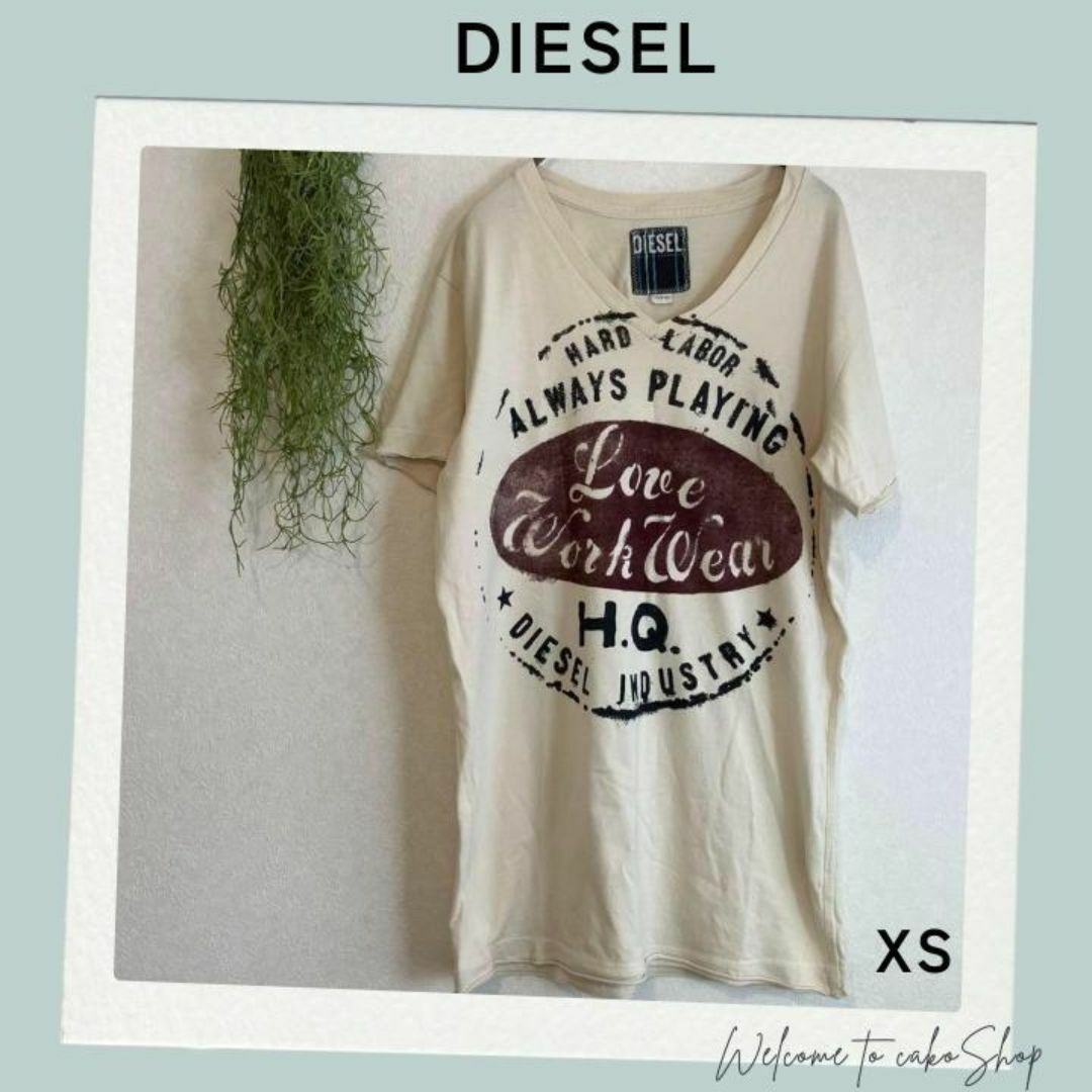 DIESEL(ディーゼル)の美品》ディーゼルDIESEL　ベージュ　VネックプリントTシャツ　XS男女兼用 メンズのトップス(Tシャツ/カットソー(半袖/袖なし))の商品写真