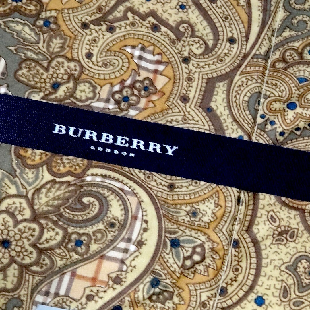 BURBERRY(バーバリー)の❀新品未使用品❀　BURBERRY バーバリー  ダウンケット　羽毛肌掛けふとん インテリア/住まい/日用品の寝具(布団)の商品写真