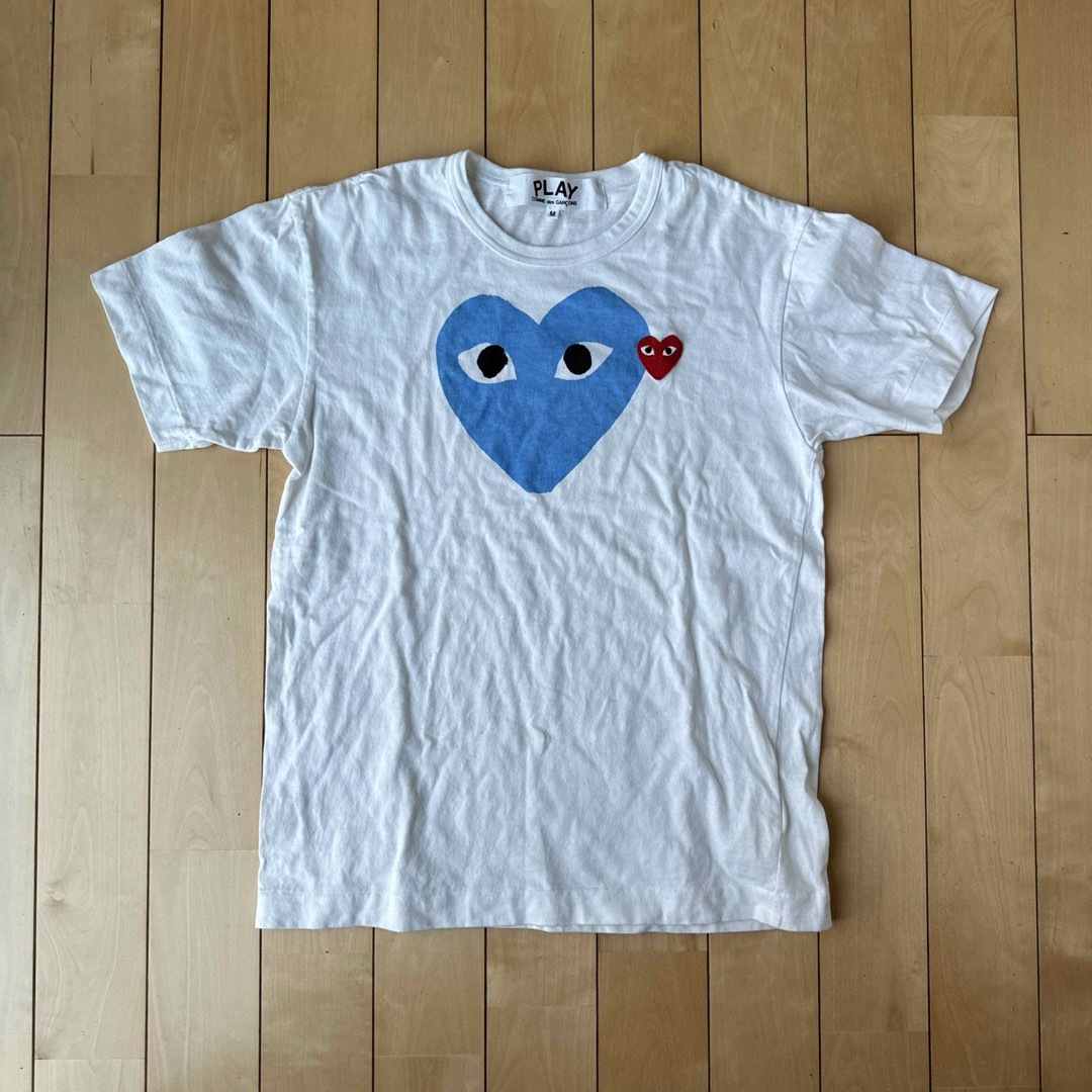 COMME des GARCONS(コムデギャルソン)のPLAYCOMME des GARÇONS コムデギャルソン水色赤ハートTシャツ メンズのトップス(Tシャツ/カットソー(半袖/袖なし))の商品写真