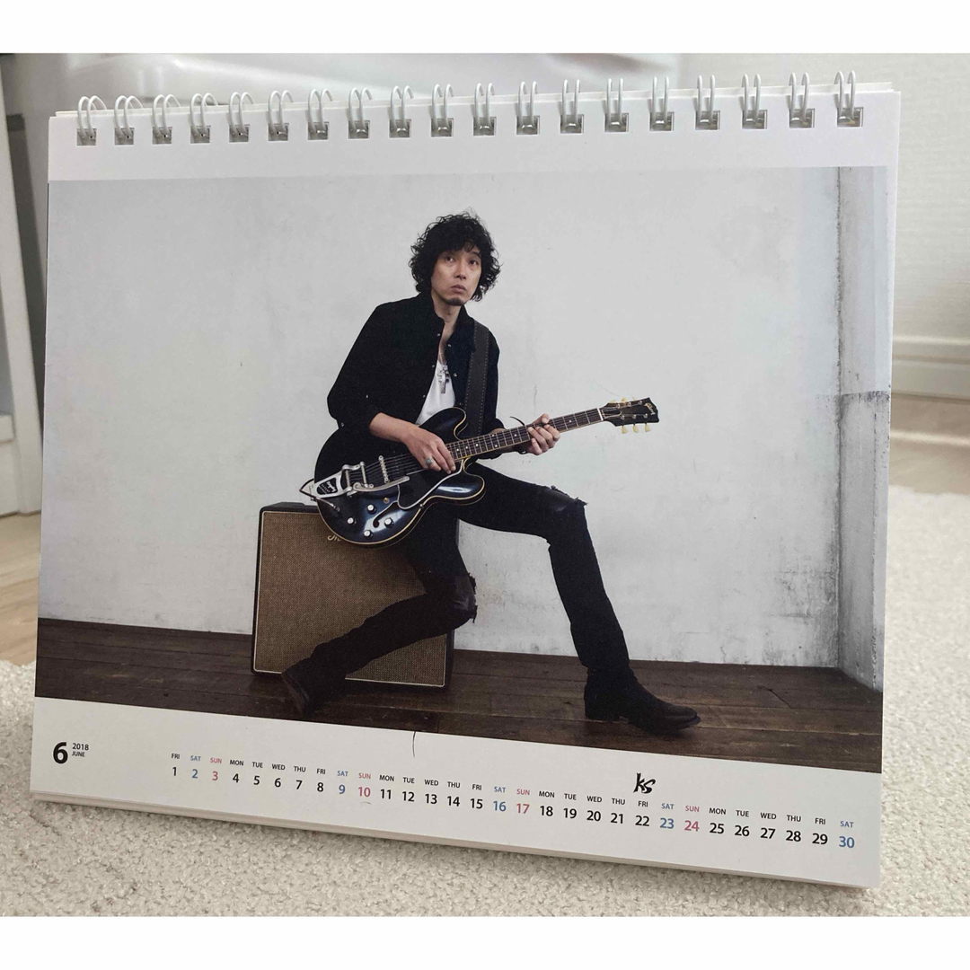斉藤和義 2018年オフィシャル卓上カレンダー エンタメ/ホビーのタレントグッズ(ミュージシャン)の商品写真