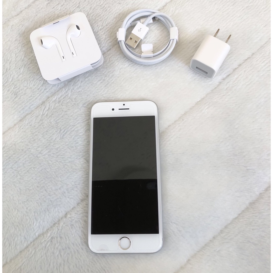 iPhone(アイフォーン)のiPhone 6s Silver 64 GB スマホ/家電/カメラのスマートフォン/携帯電話(スマートフォン本体)の商品写真