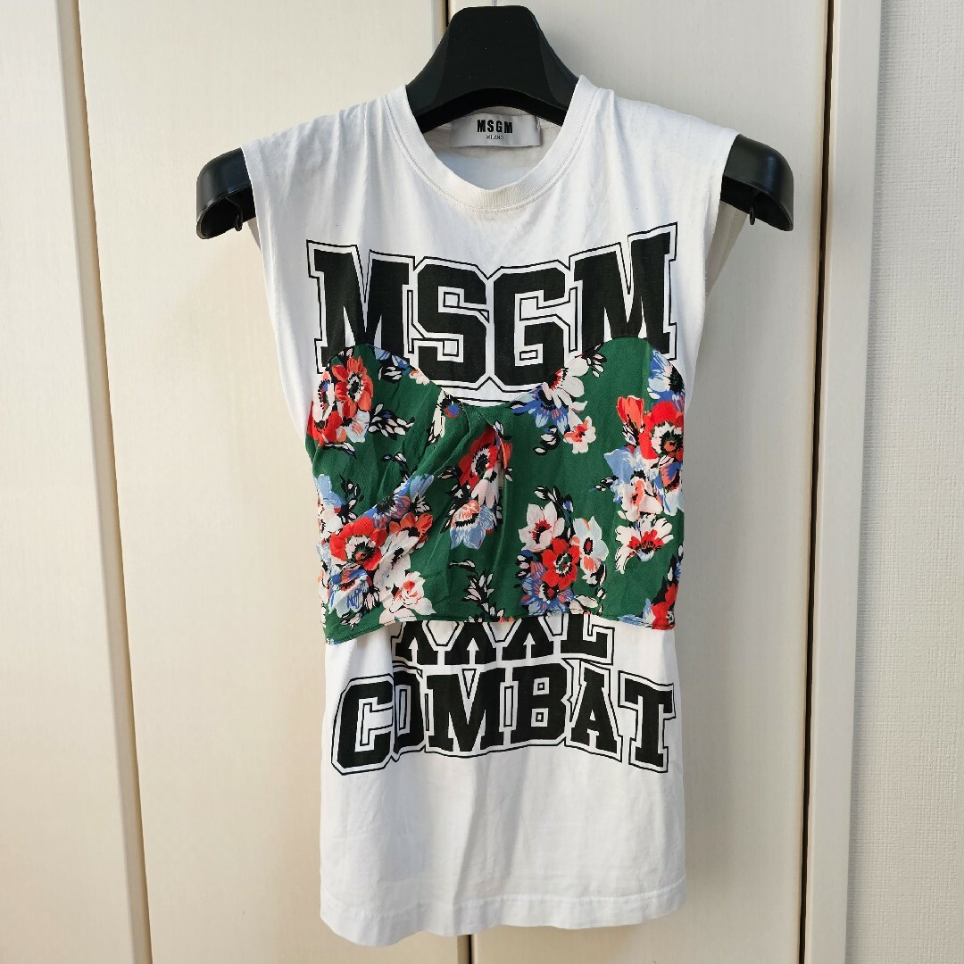 MSGM(エムエスジイエム)のMSGM　花柄フリルノースリーブTシャツ レディースのトップス(Tシャツ(半袖/袖なし))の商品写真