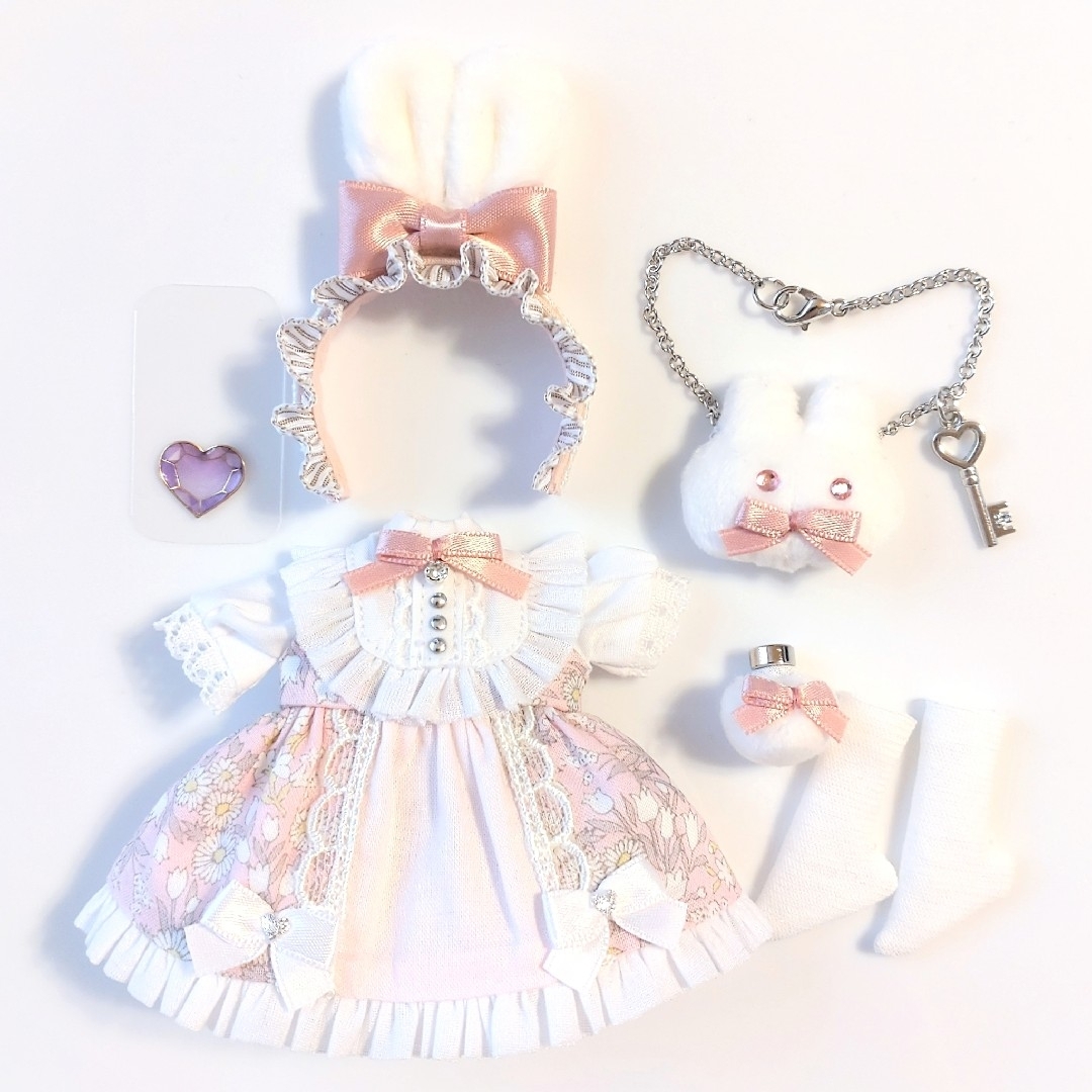 白うさぎの花柄フリルワンピ(ピンク) ハンドメイドのぬいぐるみ/人形(その他)の商品写真
