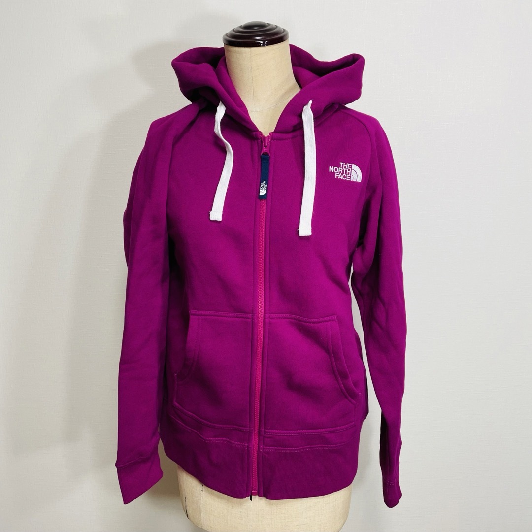 THE NORTH FACE(ザノースフェイス)のTHE NORTH FACE ジップパーカー◎希少カラーデカロゴ パープル×白色 レディースのトップス(パーカー)の商品写真