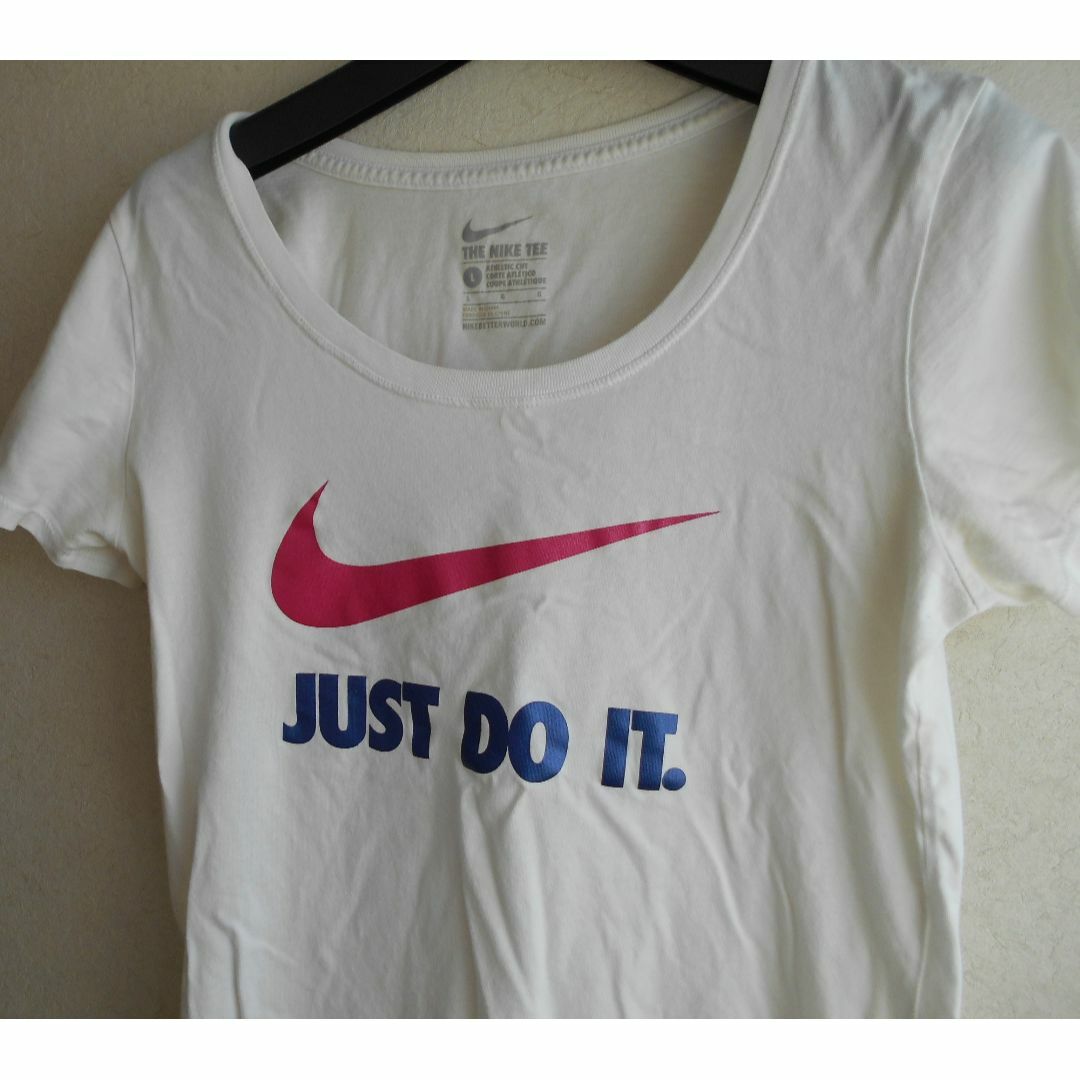 NIKE(ナイキ)のL nike tシャツ レディースtシャツ ホワイト トップス 半袖 カワイイ レディースのトップス(Tシャツ(半袖/袖なし))の商品写真