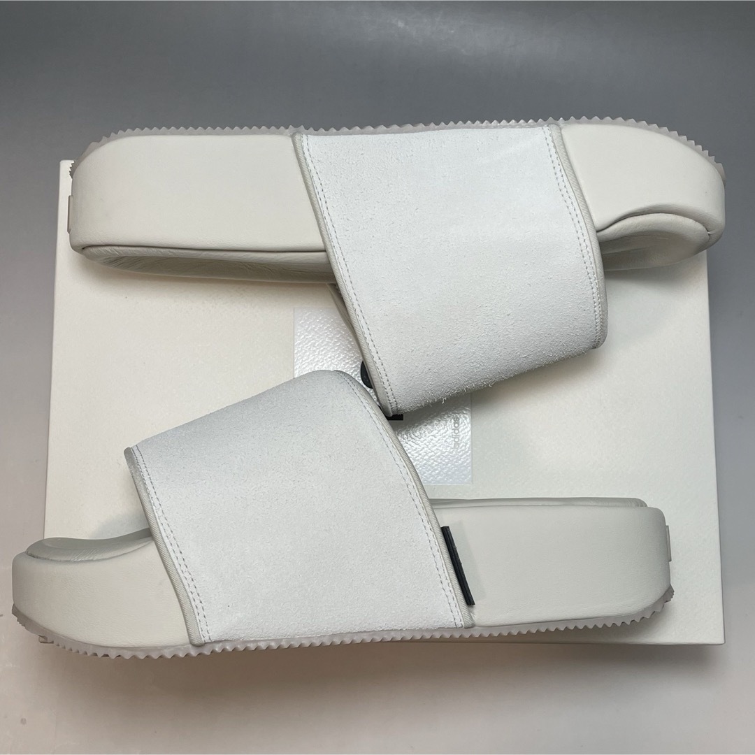 Y-3(ワイスリー)のY-3 SLIDE スライド SANDAL サンダル 白 27.5cm メンズの靴/シューズ(サンダル)の商品写真