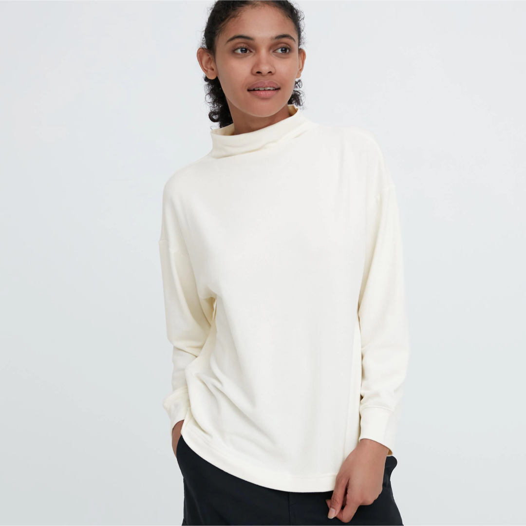 UNIQLO(ユニクロ)のソフトニットフリースモックネックT（長袖） レディースの下着/アンダーウェア(アンダーシャツ/防寒インナー)の商品写真