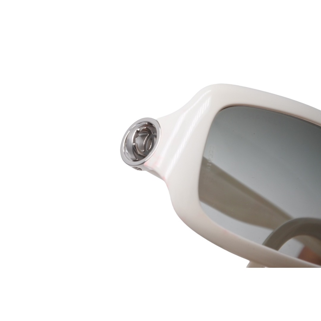 CHANEL(シャネル)のCHANEL シャネル サングラス ココマーク サイズ57◻︎17 130 ホワイト プラスチック 6024 c.935/11 良品 中古 63539 メンズのファッション小物(サングラス/メガネ)の商品写真