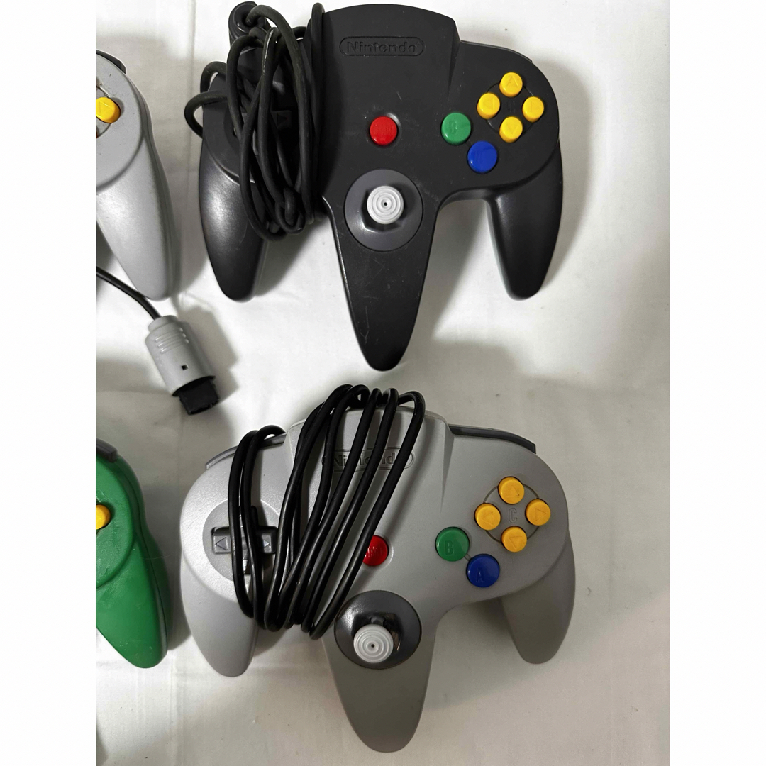 Nintendo 64/ニンテンドー64 コントローラー まとめ売り エンタメ/ホビーのゲームソフト/ゲーム機本体(家庭用ゲームソフト)の商品写真