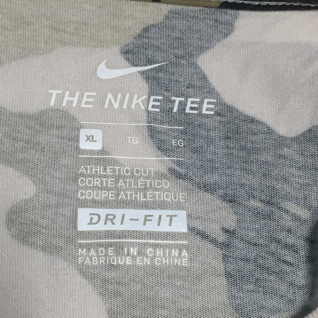 NIKE(ナイキ)の【ナイキ 半袖ロゴTシャツ】迷彩 ロゴプリント ビッグサイズ XL 古着 メンズのトップス(Tシャツ/カットソー(半袖/袖なし))の商品写真