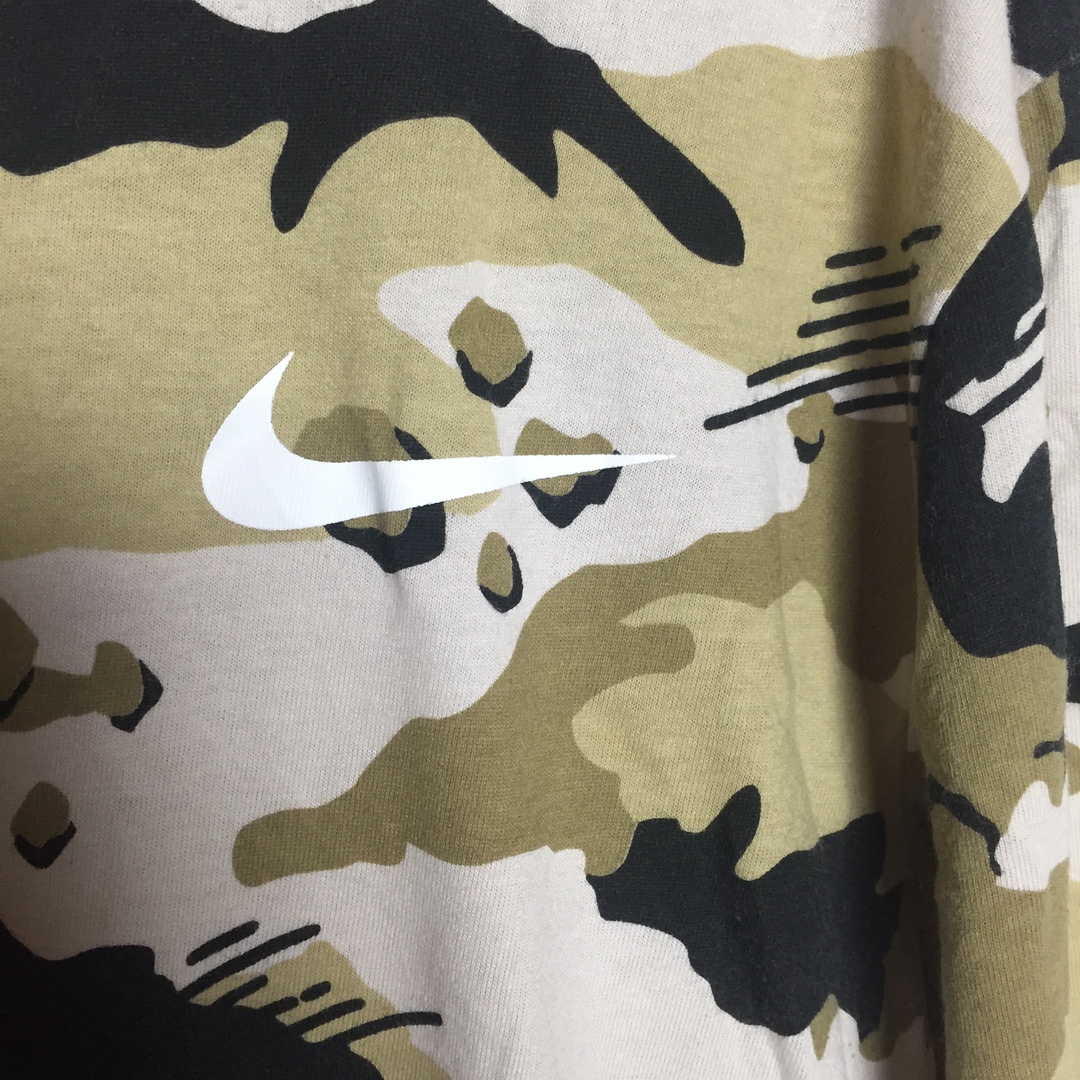 NIKE(ナイキ)の【ナイキ 半袖ロゴTシャツ】迷彩 ロゴプリント ビッグサイズ XL 古着 メンズのトップス(Tシャツ/カットソー(半袖/袖なし))の商品写真