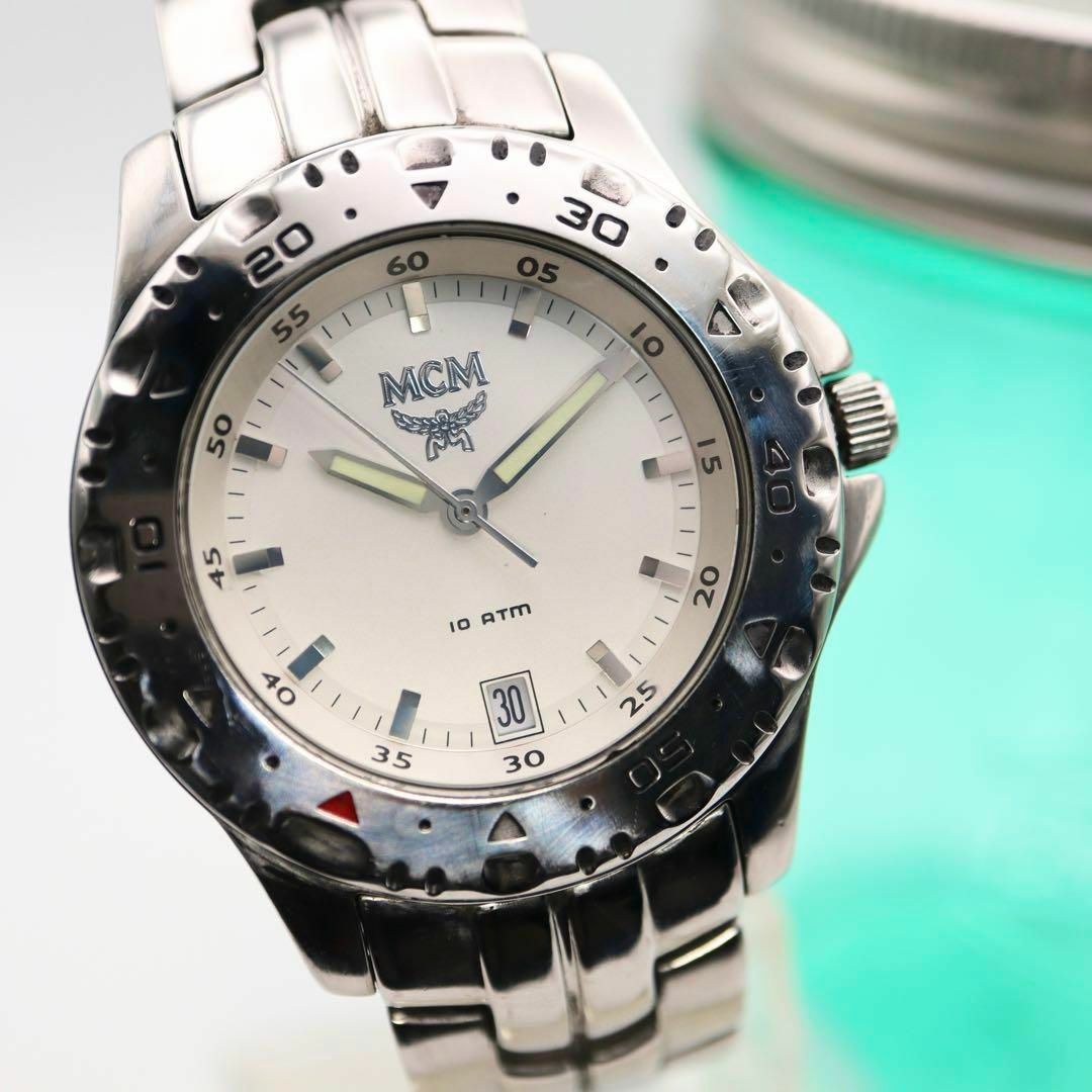 MCM(エムシーエム)の極美品 MCM デイト ラウンド シルバー クォーツ メンズ腕時計 779 メンズの時計(腕時計(アナログ))の商品写真