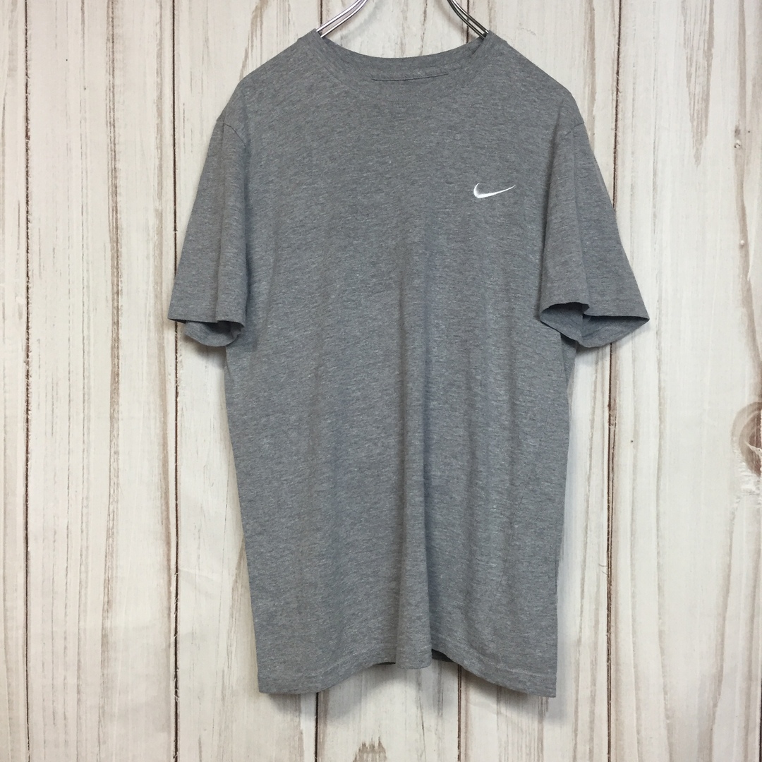 NIKE(ナイキ)の【ナイキ 半袖ロゴ刺繍Tシャツ】海外サイズ M グレー L相当 NIKE 古着 メンズのトップス(Tシャツ/カットソー(半袖/袖なし))の商品写真