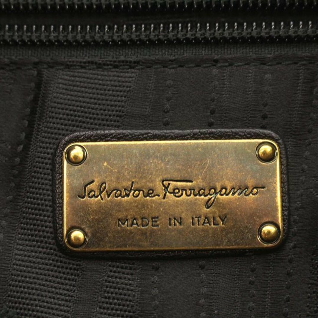 Salvatore Ferragamo(サルヴァトーレフェラガモ)のフェラガモ Ferragamo ヴァラリボン レザー ショルダーバッグ 黒 レディースのバッグ(ショルダーバッグ)の商品写真