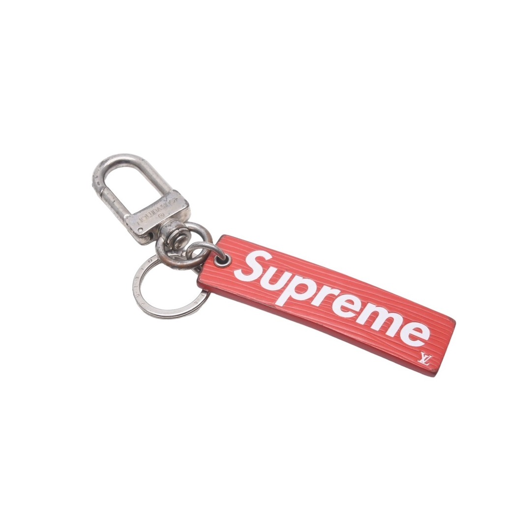 LOUIS VUITTON(ルイヴィトン)のLOUIS VUITTON Supreme ルイヴィトン シュプリーム ポダウンタウンタブチャーム MP2074 レッド シルバー金具 中古 62698 レディースのファッション小物(キーホルダー)の商品写真